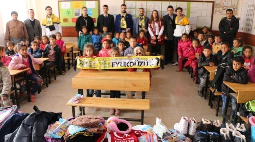Genç Fenerbahçelilerden Harranlı Öğrencilere Yardım