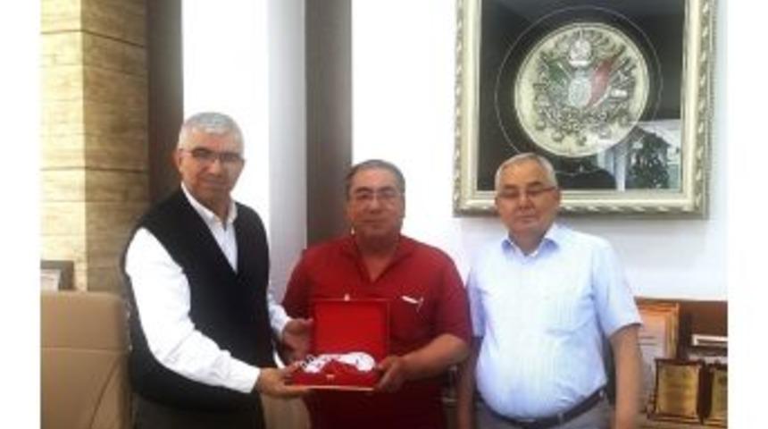 Kızılay&rsquo;ın "kocaman Y&uuml;reklisi" 81. Kez Kan Bağışında Bulundu