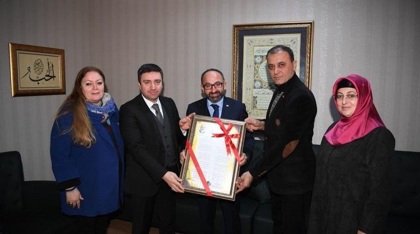 Başkan &Uuml;z&uuml;lmez, Mehmet Akif Ersoy Kız Anadolu İmam Hatip Lisesi&rsquo;ni Ziyaret Etti