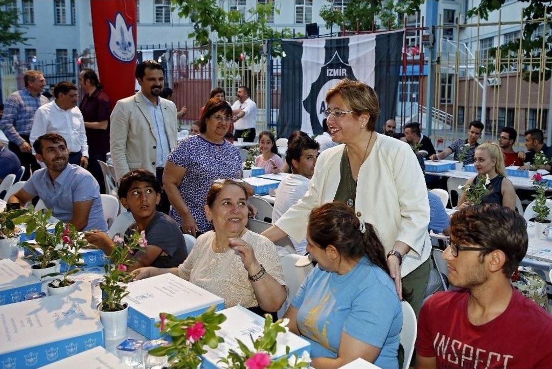 Başkan Pekdaş, &ldquo;izmirlilik Ruhunu Y&uuml;kseltelim&rdquo;