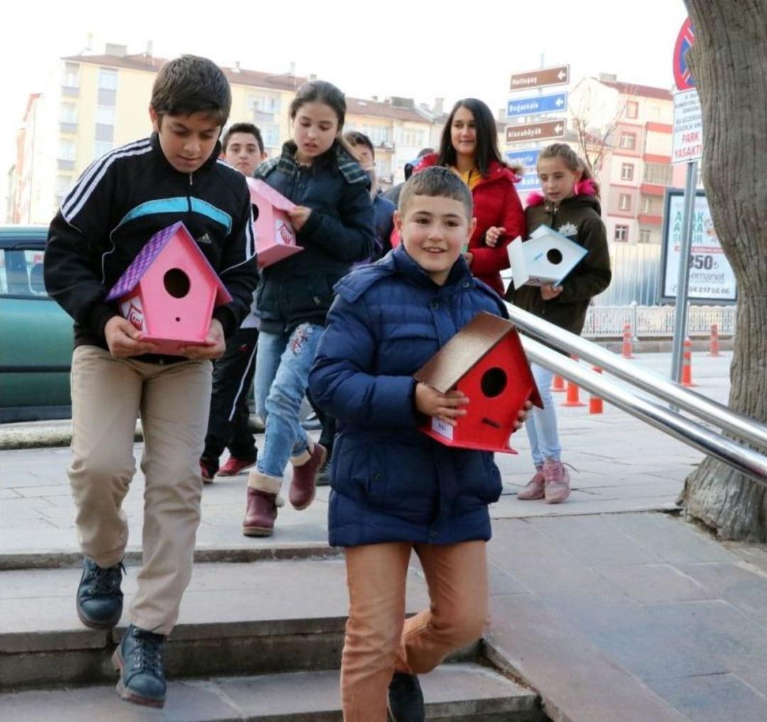 &Ouml;ğrencilerden Sokak Hayvanlarına Sıcak Yuva