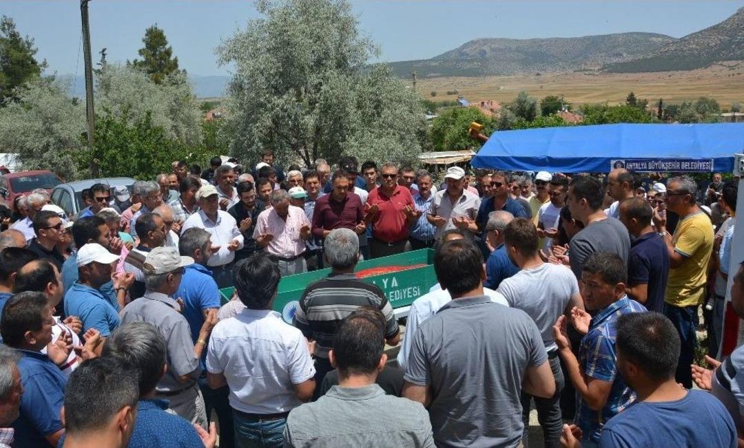 Kaza Kurbanı Gıda M&uuml;hendisi G&ouml;zyaşları Arasında Toprağa Verildi