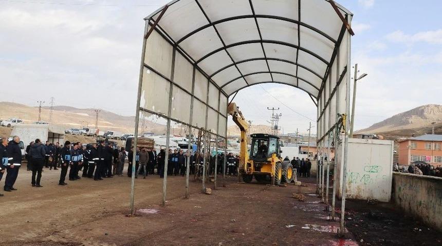 Ka&ccedil;ak Kesim Yapılan Barakalar Kaldırıldı