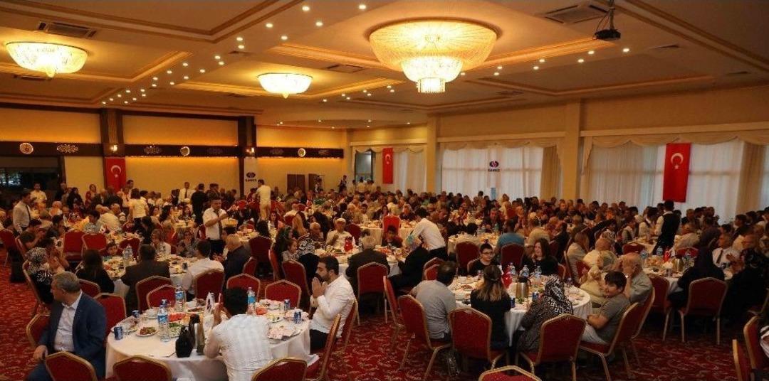 Sanko&rsquo;dan Muhtarlar Ve Huzurevi Sakinlerine İftar Yemeği