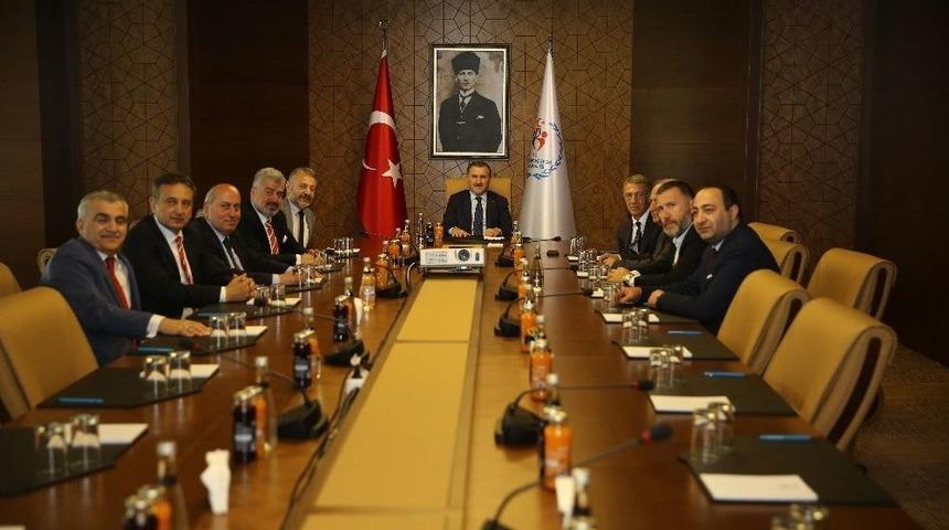 Bakan Osman Aşkın Bak, Trabzonspor Y&ouml;netimini Kabul Etti