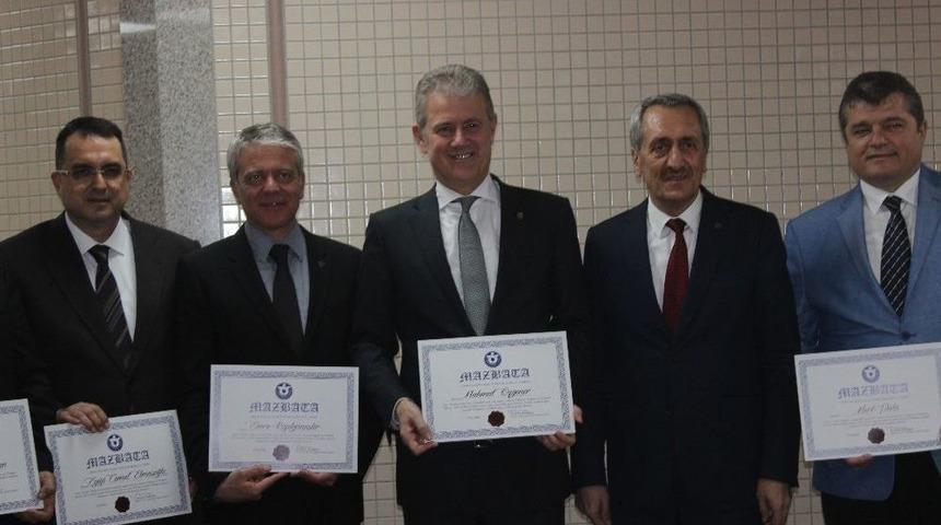 İzto Başkanı &Ouml;zgener İle &Uuml;yeler Mazbatalarını Aldı