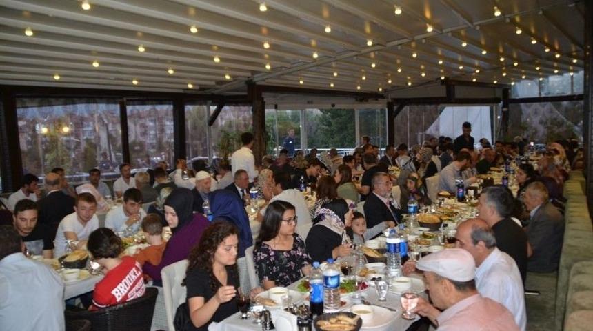 &Uuml;rkmezer, Şehit Aileleri Ve Gazilerle İftarda Bir Araya Geldi