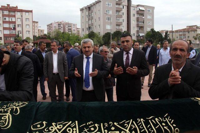 İstanbul’daki Feci Kazada Ölen Anne Ve Oğlu Kocaeli’de Toprağa Verildi