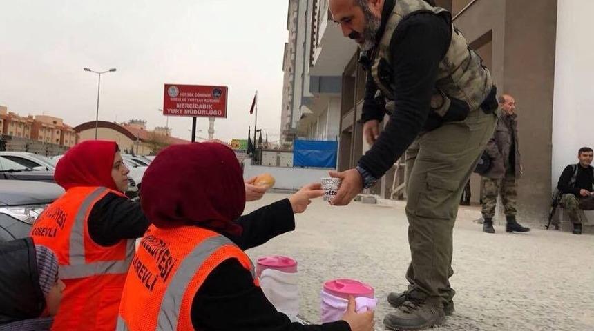 Kilisli Kadınlardan Sınırındaki &Ouml;zel Harekata &Ccedil;orba İkramı