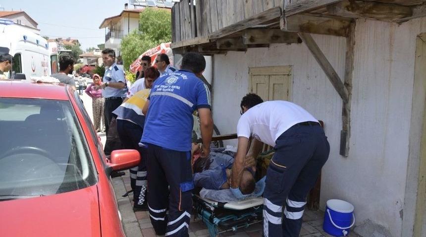 İş Arkadaşını &Ccedil;ocuklarının G&ouml;z&uuml; &Ouml;n&uuml;nde Bı&ccedil;akladı