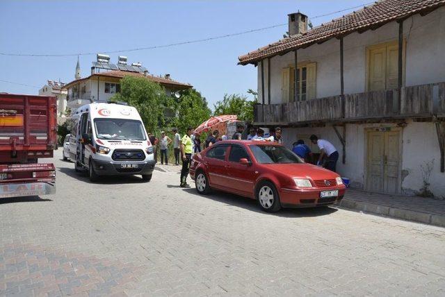 İş Arkadaşını Çocuklarının Gözü Önünde Bıçakladı