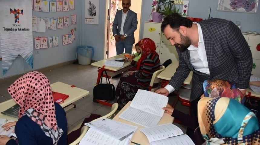 Tepebaşı Akademi Derneği&rsquo;nden Okuma Yazma Seferberliğine Destek