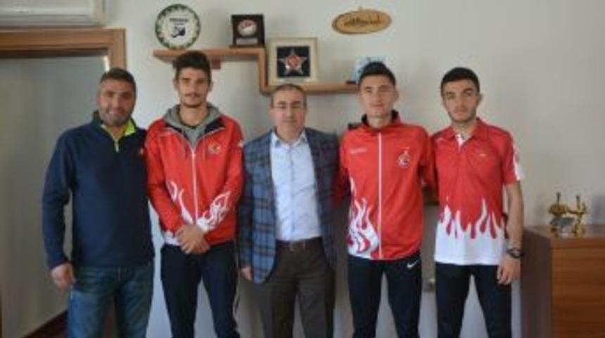 D&uuml;nya &Uuml;&ccedil;&uuml;nc&uuml;l&uuml;ğ&uuml; Elde Eden Atletizm Takımı &Uuml;nl&uuml;er&rsquo;i Ziyaret Etti