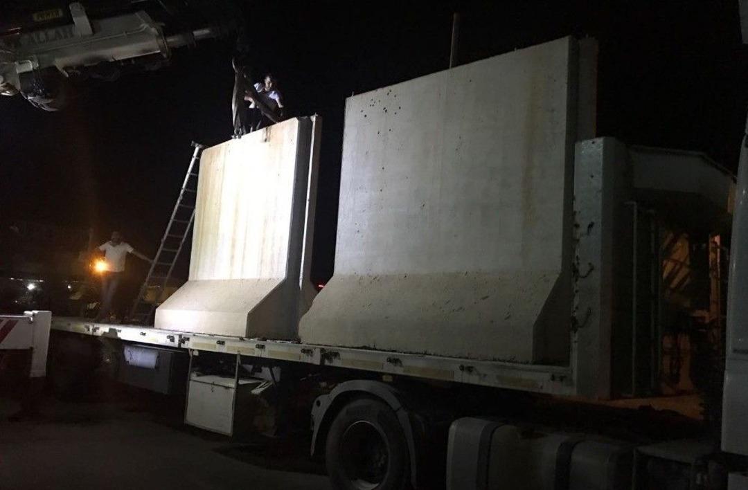 Viranşehir&rsquo;de Belediye &Ouml;n&uuml;ne Kurulan Beton Bariyerler Kaldırıldı