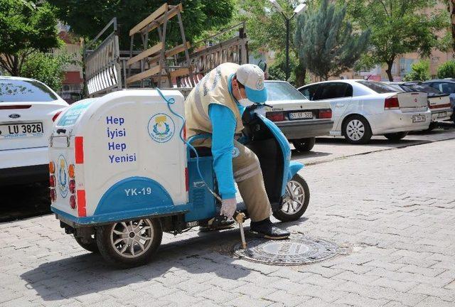 Haliliye’de Bisikletli İlaçlama Timi Çalışmalarını Sürdürüyor