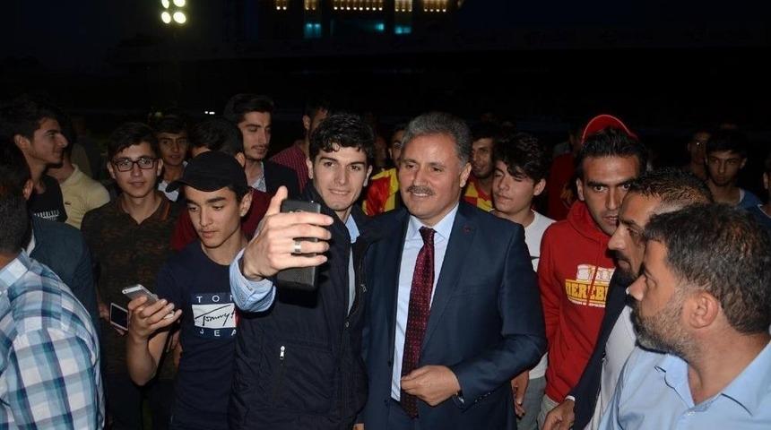 Ak Parti&rsquo;de Se&ccedil;im Gezileri S&uuml;r&uuml;yor