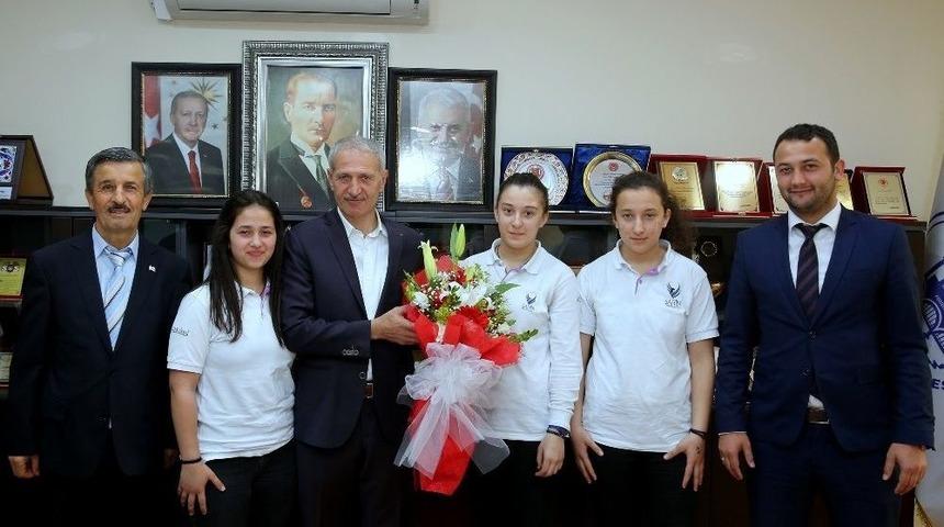 &Ouml;zel Şahin Sağlık Meslek Lisesi&rsquo;nden Başkan Dişli&rsquo;ye Ziyaret