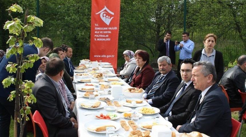 Şehit, Gazi Ve Ailelerine Kahvaltı Verildi