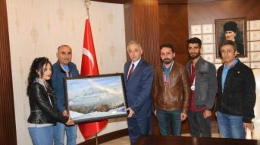 Rafting Şampiyonlarından Vali Toprak&rsquo;a Ziyaret