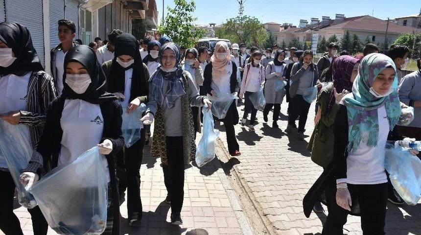 Kahta Fen Lisesi &Ccedil;evre Temizliğine Dikkat &Ccedil;ekti