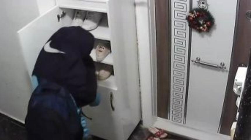 &Ouml;ğrenci Kıyafetli Hırsız Kameralara Yakalandı