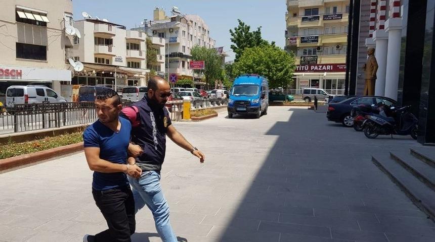 Davutlar&rsquo;da Bir Evden Ziynet Eşyası &Ccedil;alan Hırsız Yakalandı