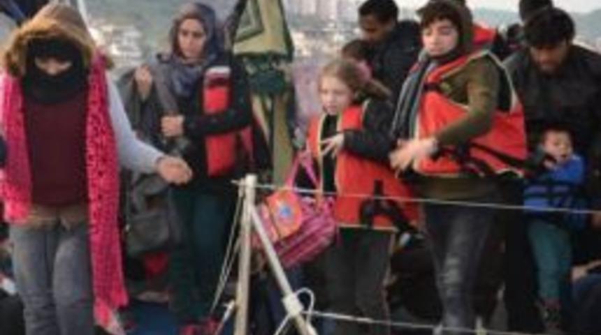 Kuşadası K&ouml;rfezi&rsquo;nde 49 Ka&ccedil;ak G&ouml;&ccedil;men Yakalandı