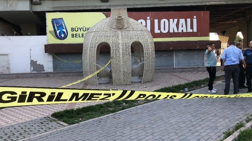 Kavgayı Ayıran 2 Kişi Silahla Yaralandı