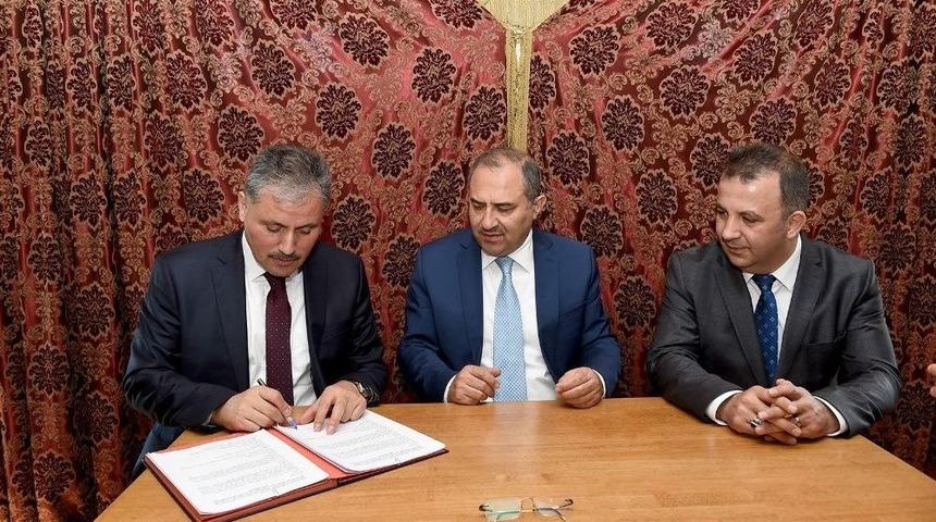 Yeni Halk K&uuml;t&uuml;phanesi Yapımı İ&ccedil;in Protokol İmzalandı