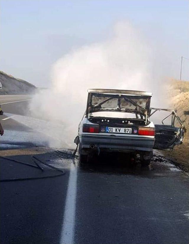 Hareket Halindeki Otomobil Alev Alev Yandı 1