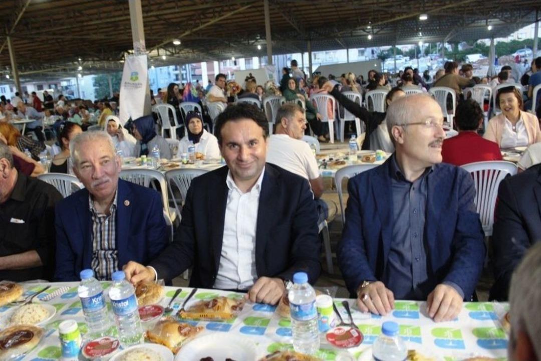 Ayvalık&rsquo;ta Balıkesir B&uuml;y&uuml;kşehir Belediyesi&rsquo;nden G&ouml;n&uuml;l Sofrası