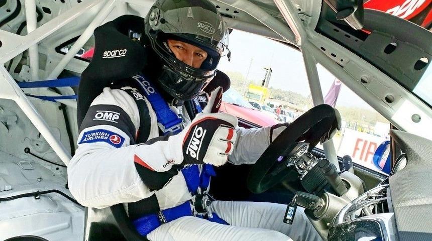 Şampiyon &Uuml;mit &Uuml;lk&uuml; Yılın En İyi Pist Yarış&ccedil;ısı Se&ccedil;ildi