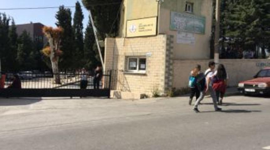 Buca&rsquo;da Zehirlenen &Ouml;ğrencilerin Tedavileri S&uuml;r&uuml;yor