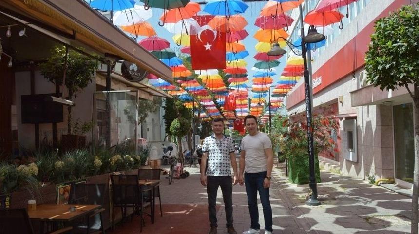 Manisa&rsquo;da Şemsiyeli Sokak Yenilendi