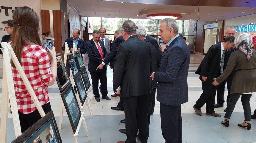 Turgut &Ouml;zal&rsquo;ın Anısına Fotoğraf Sergisi A&ccedil;ıldı