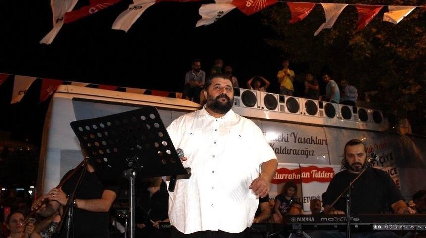 Chp Karargah A&ccedil;ılışını Sanat&ccedil;ı Mustafa &Ouml;zaslan Konseri İle Yaptı