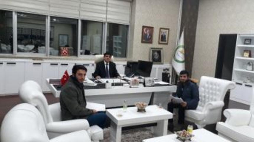 Şiir Yazan &Ouml;ğrenciler, Rekt&ouml;r Alma&rsquo;yı Ziyaret Etti