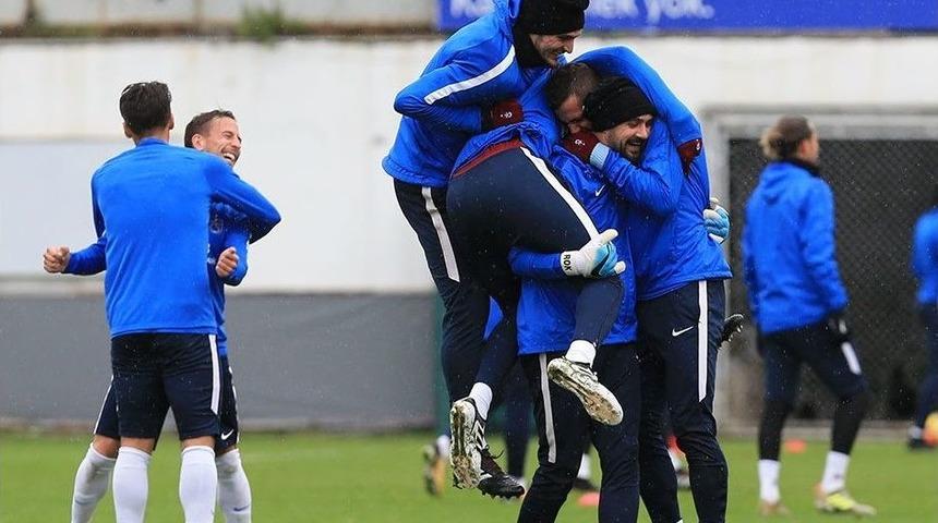 Trabzonspor, Karab&uuml;kspor Ma&ccedil;ı Hazırlıklarını S&uuml;rd&uuml;rd&uuml;