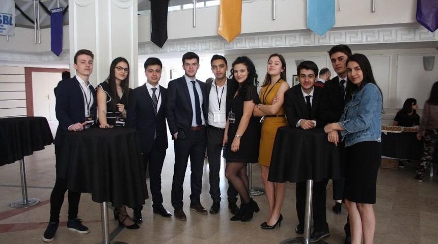 Lise &Ouml;ğrencilerinden Hukuk Alanında &Ouml;rnek Proje