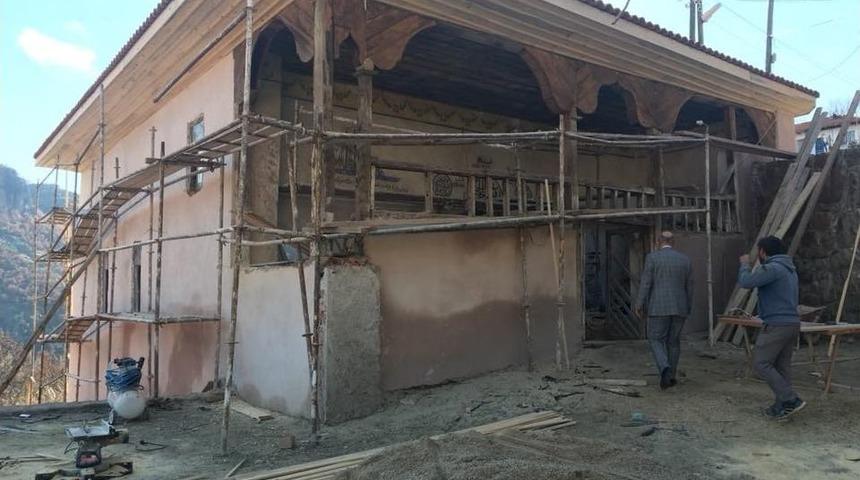 Demirci&rsquo;de Tarihi Camide Hassas &Ccedil;alışma