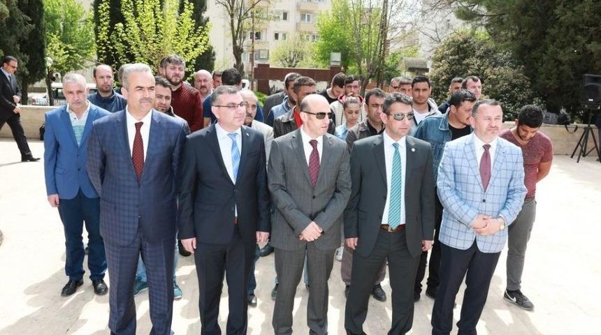 Vali &Ccedil;ift&ccedil;i, Şehitliği Ziyaret Ederek Dua Etti