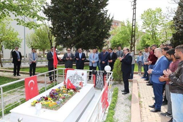 Vali Çiftçi, Şehitliği Ziyaret Ederek Dua Etti