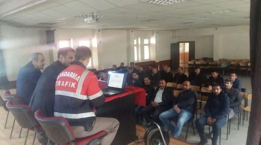 Pasinler&rsquo;de Servis S&uuml;r&uuml;c&uuml;lerine Eğitim Semineri
