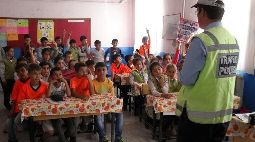 Tut Polisinden &Ouml;ğrencilere Trafik Eğitimi