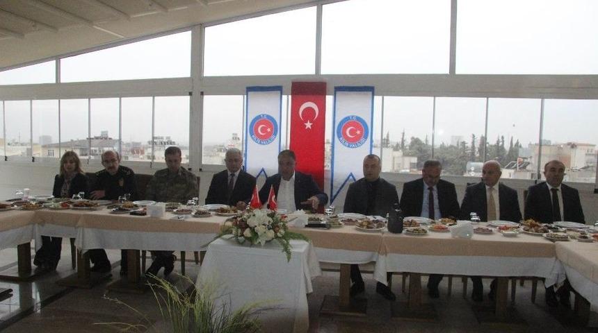 Vali Tekinarslan K&ouml;y Muhtarlarıyla Bir Araya Geldi