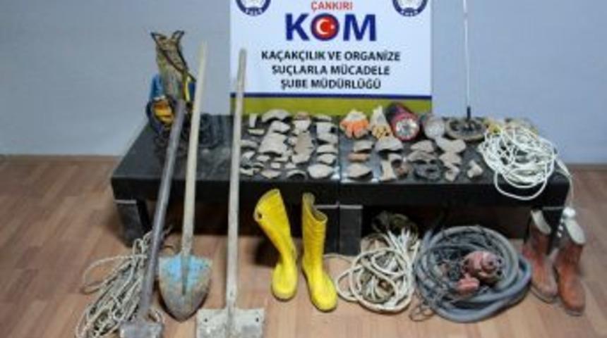 Ka&ccedil;ak Kazı Yapan Şahıslar Yakalandı