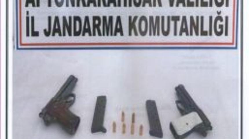 Jandarmanın Durdurduğu Araçlarda Ruhsatsız Tabanca Ele Geçirildi