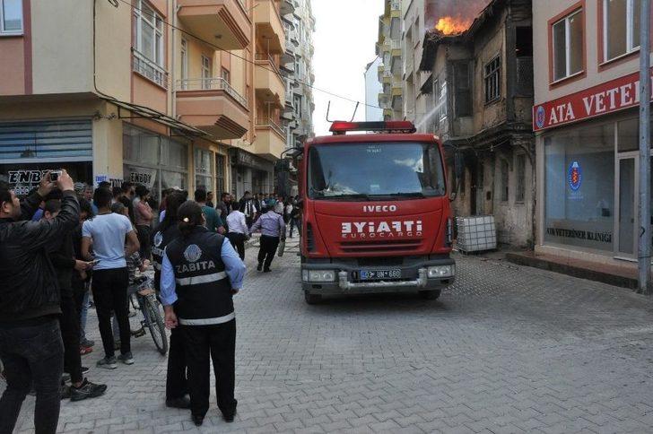 Sandıklı’da Koruma Altındaki 200 Yıllık Tarihi Binada Yangın G3