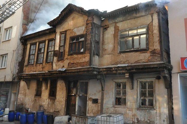 Sandıklı’da Koruma Altındaki 200 Yıllık Tarihi Binada Yangın G4