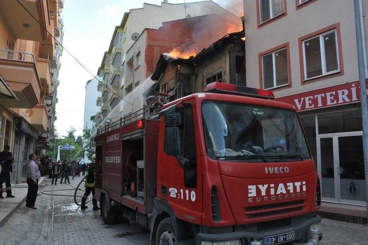Sandıklı’da Koruma Altındaki 200 Yıllık Tarihi Binada Yangın G5